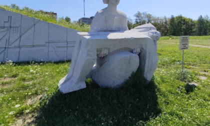 Monument in the park named after the 50th anniversary of the Komsomol