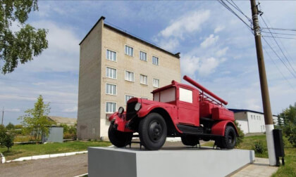 Fire engine monument PMZ-2 on the chassis ZIS-5