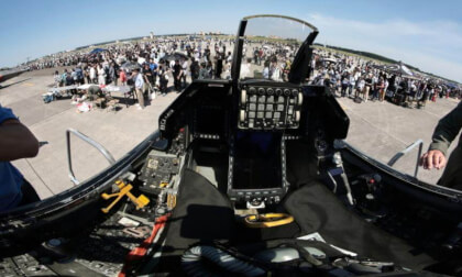 F16（横田基地F16 コクピット）