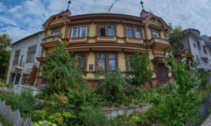 Spatial Street Photo: Summer Samara (1) VR Photo Spatial Street Photo: Summer Samara (1) VR