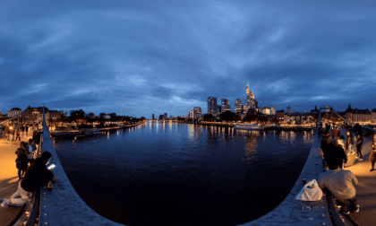 360° Frankfurt Skyline - Eiserner Steg Bridge